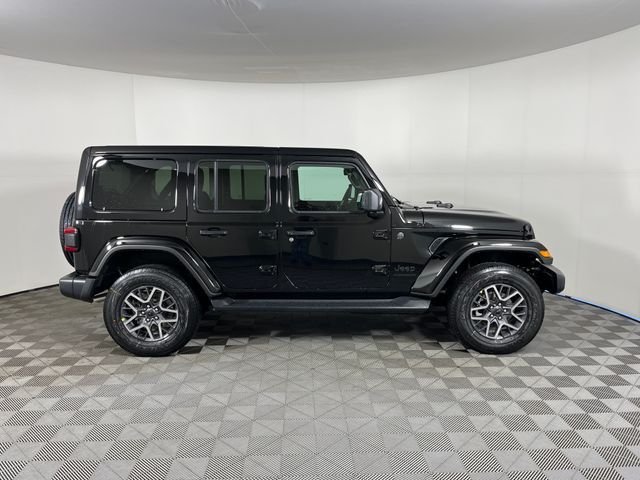 New 2026 Black Clear-Coat Exterior Paint Jeep Sahara image 4