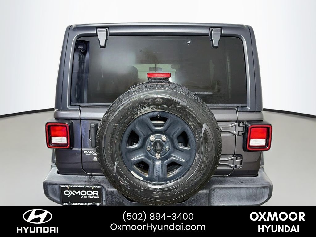 Used 2018 Granite Crystal Metallic Clearcoat Jeep Sport image 6
