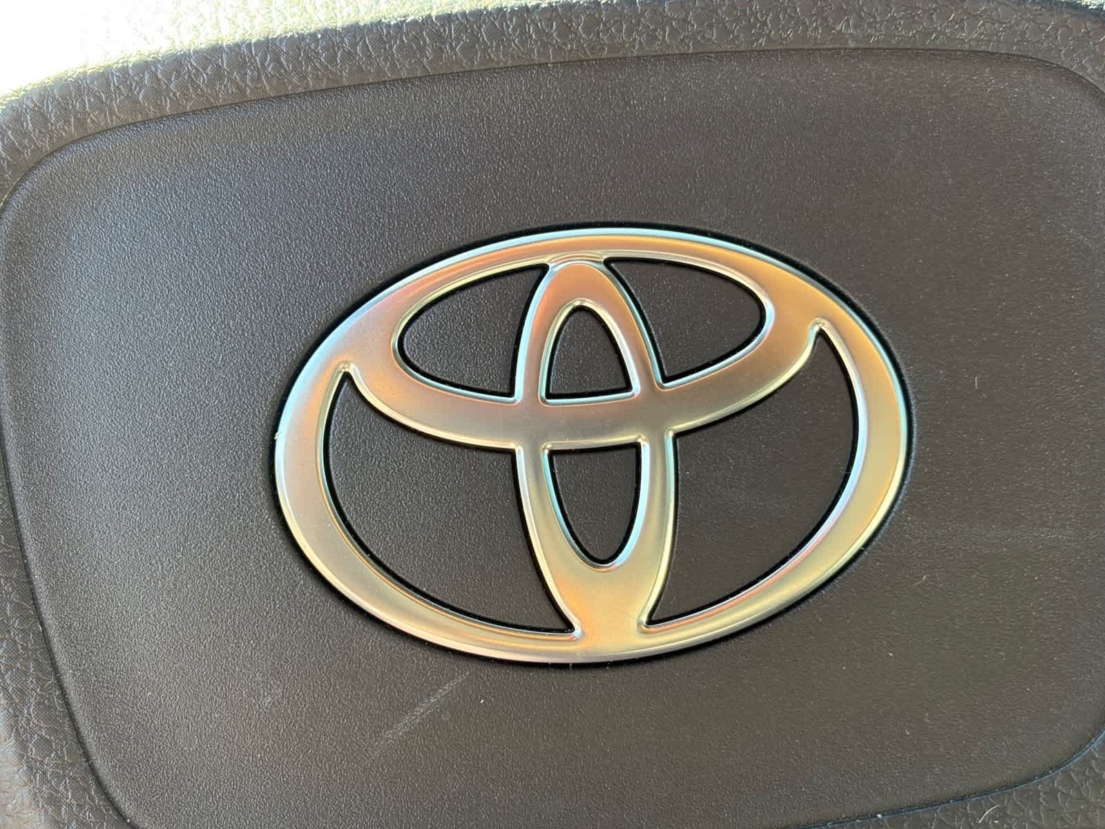 Used 2025 Wind Chill Pearl Toyota XLE image 17
