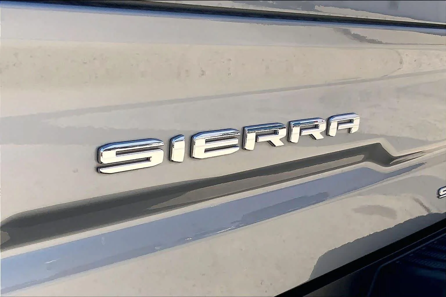 Used 2024 Sterling Metallic GMC SLT image 31
