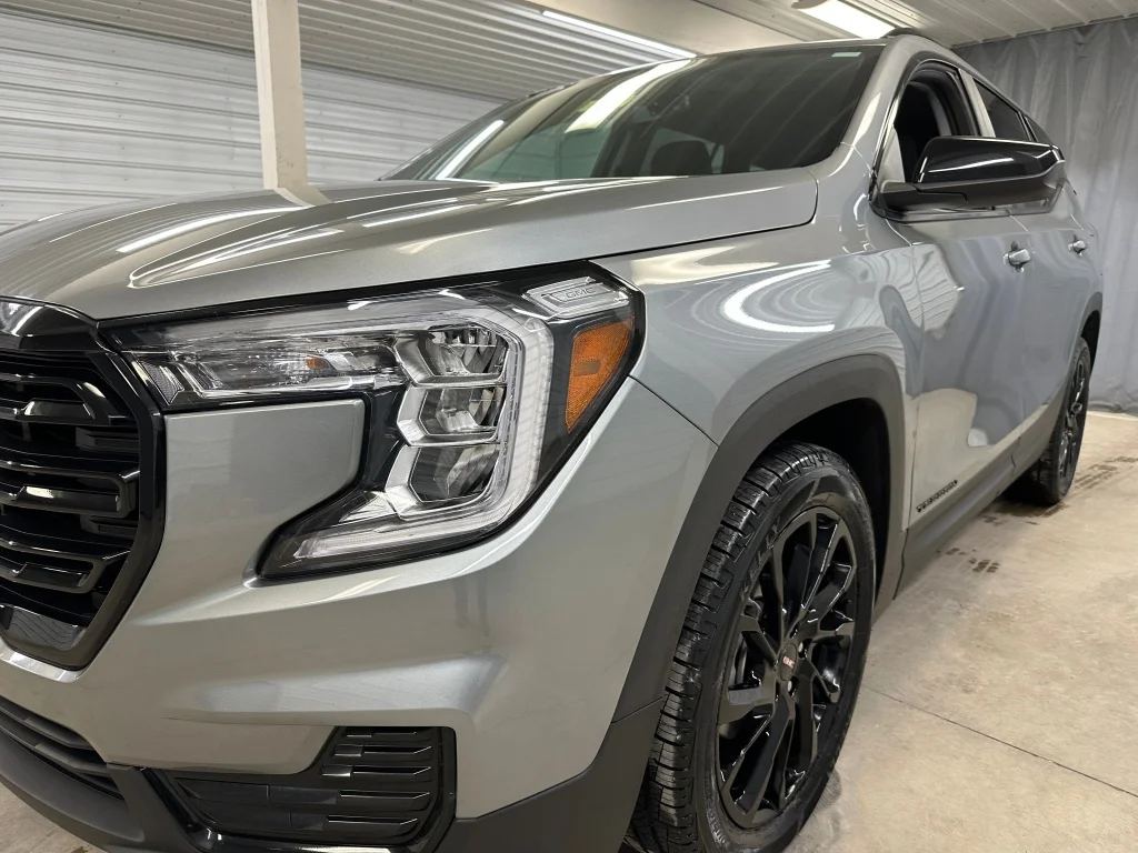 Used 2023 Sterling Metallic GMC SLE image 35