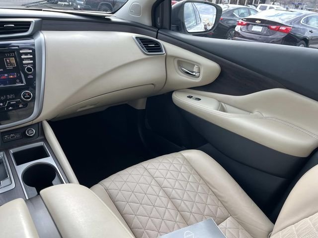 Used 2023  Nissan Platinum image 14