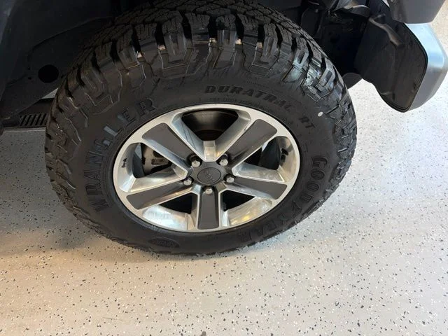 Used 2020 Silver Jeep Unlimited Sahara image 10