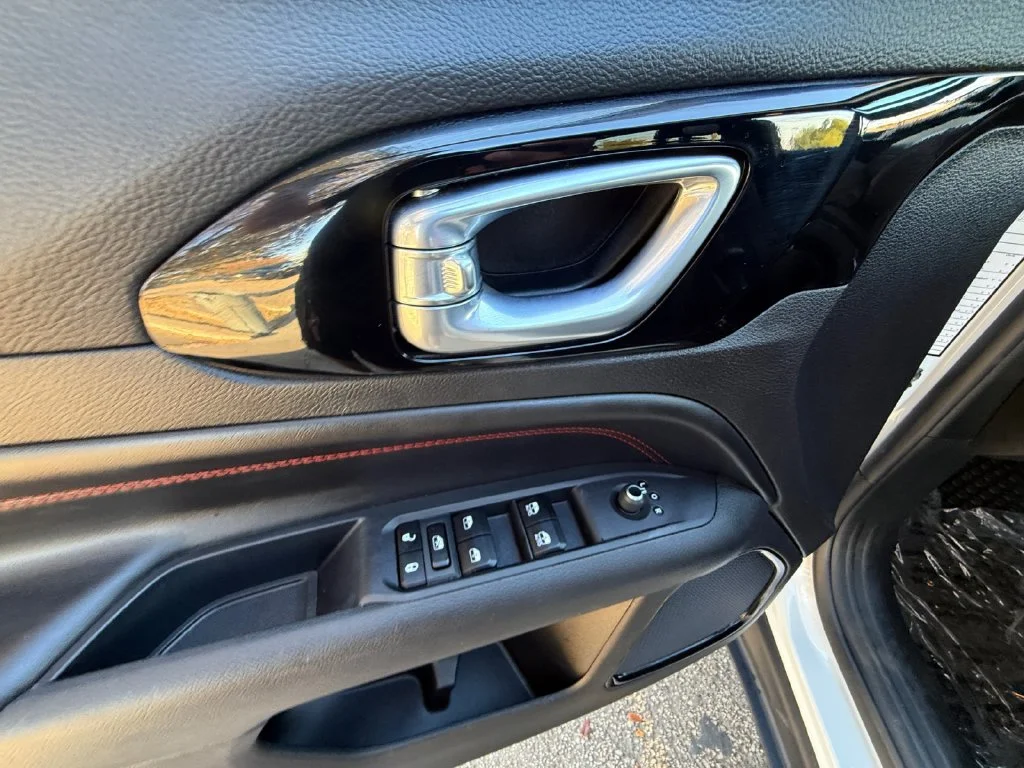 Used 2025 White Jeep Trailhawk image 11