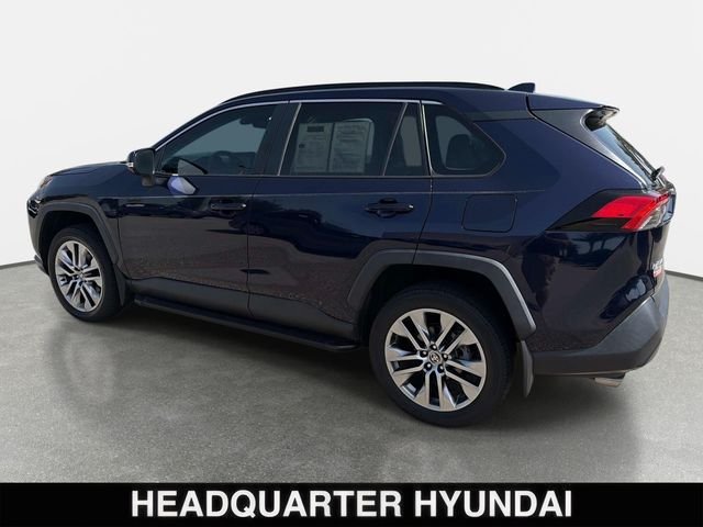Used 2022 Blue Toyota XLE Premium image 4