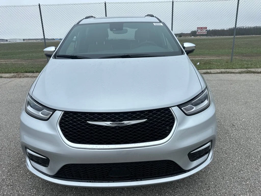 2026 Chrysler Pacifica Pinnacle - Photo 8