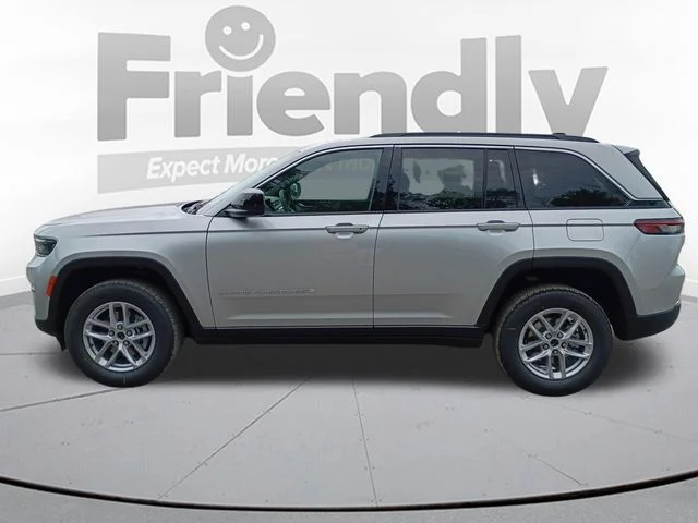 New 2026 Silver Zynith Exterior Paint Jeep Laredo X image 8