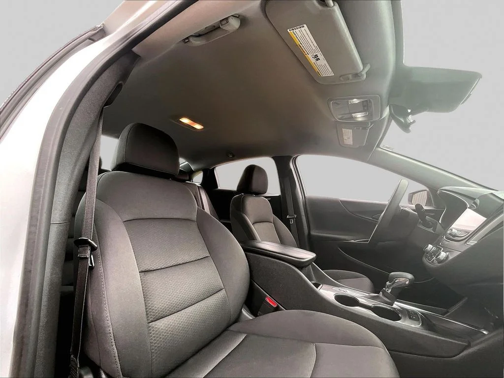 Used 2024 White Chevrolet LT image 28