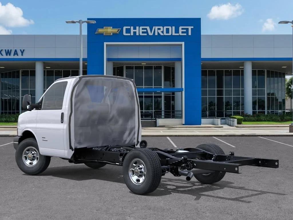 New 2025 Summit White Chevrolet 1WT image 3