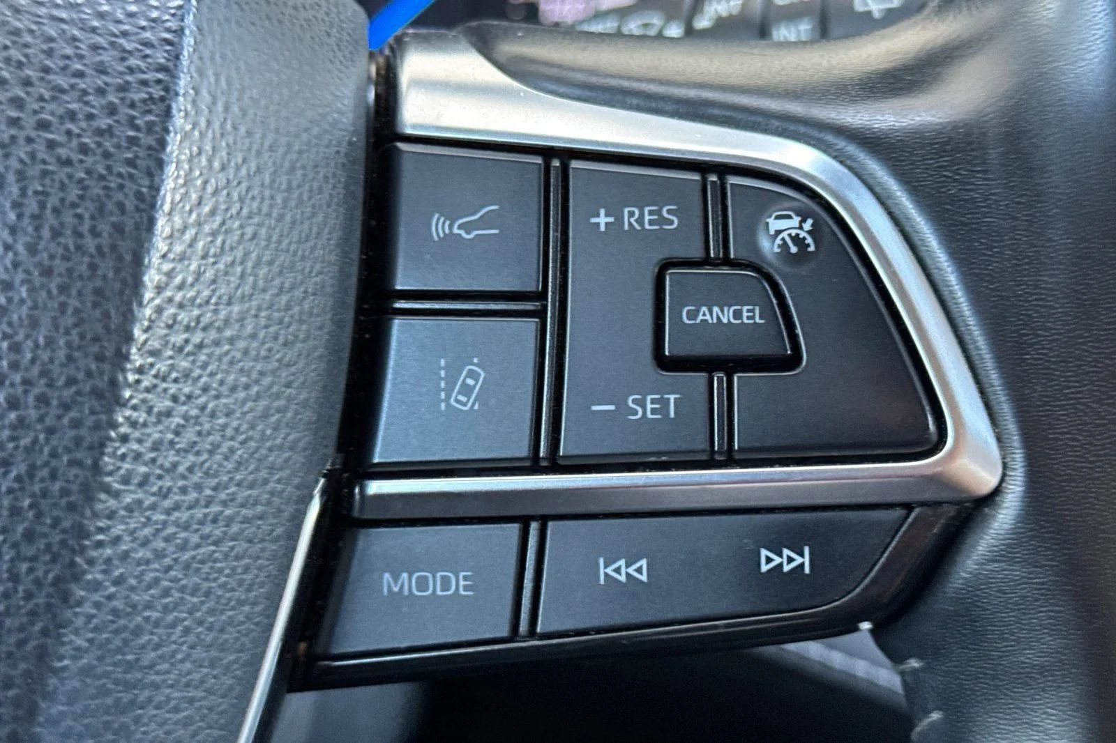 Used 2021 Celestial Silver Toyota Hybrid XLE image 29