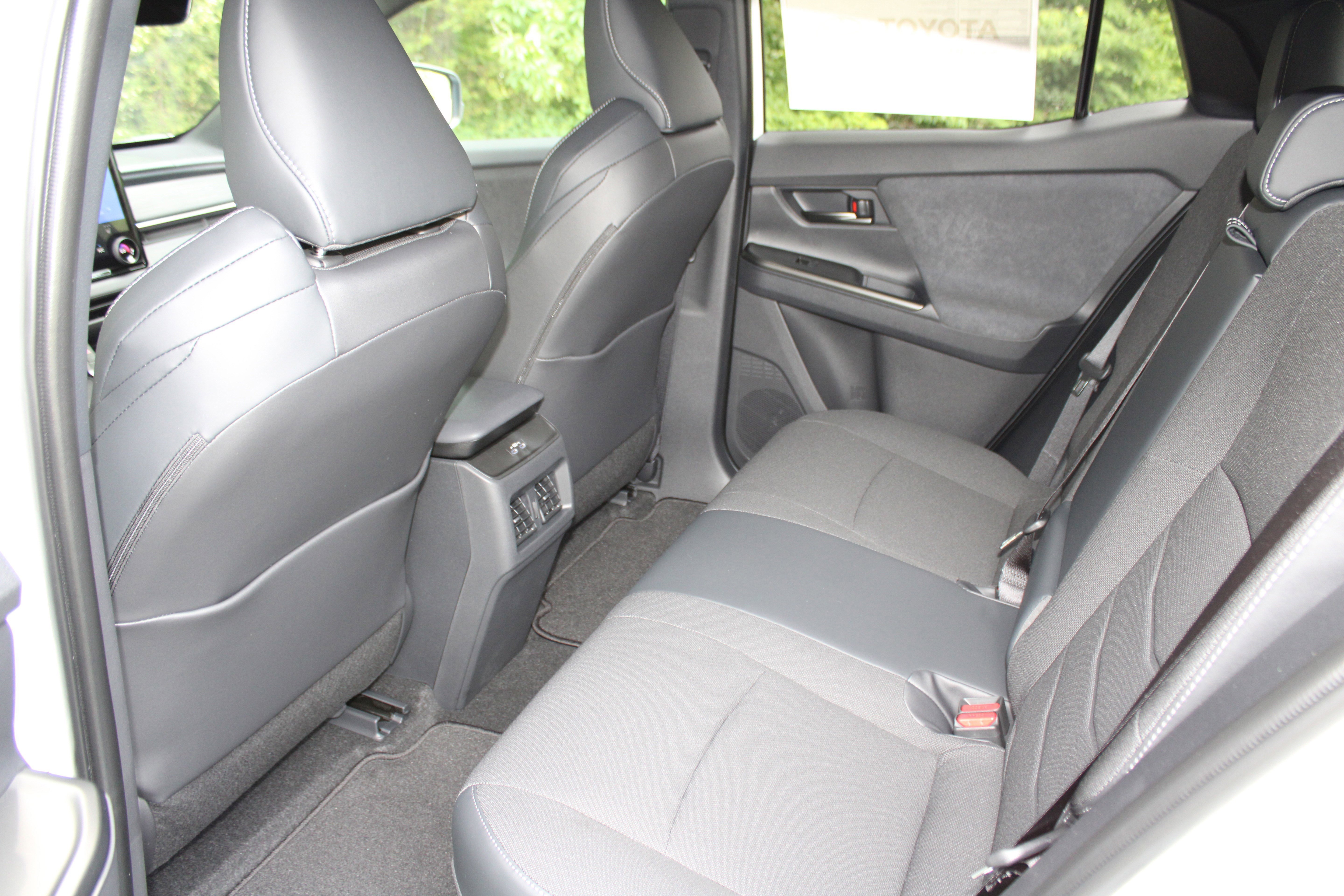 New 2026 Wind Chill Pearl <sup>1</sup> Toyota  SE image 24