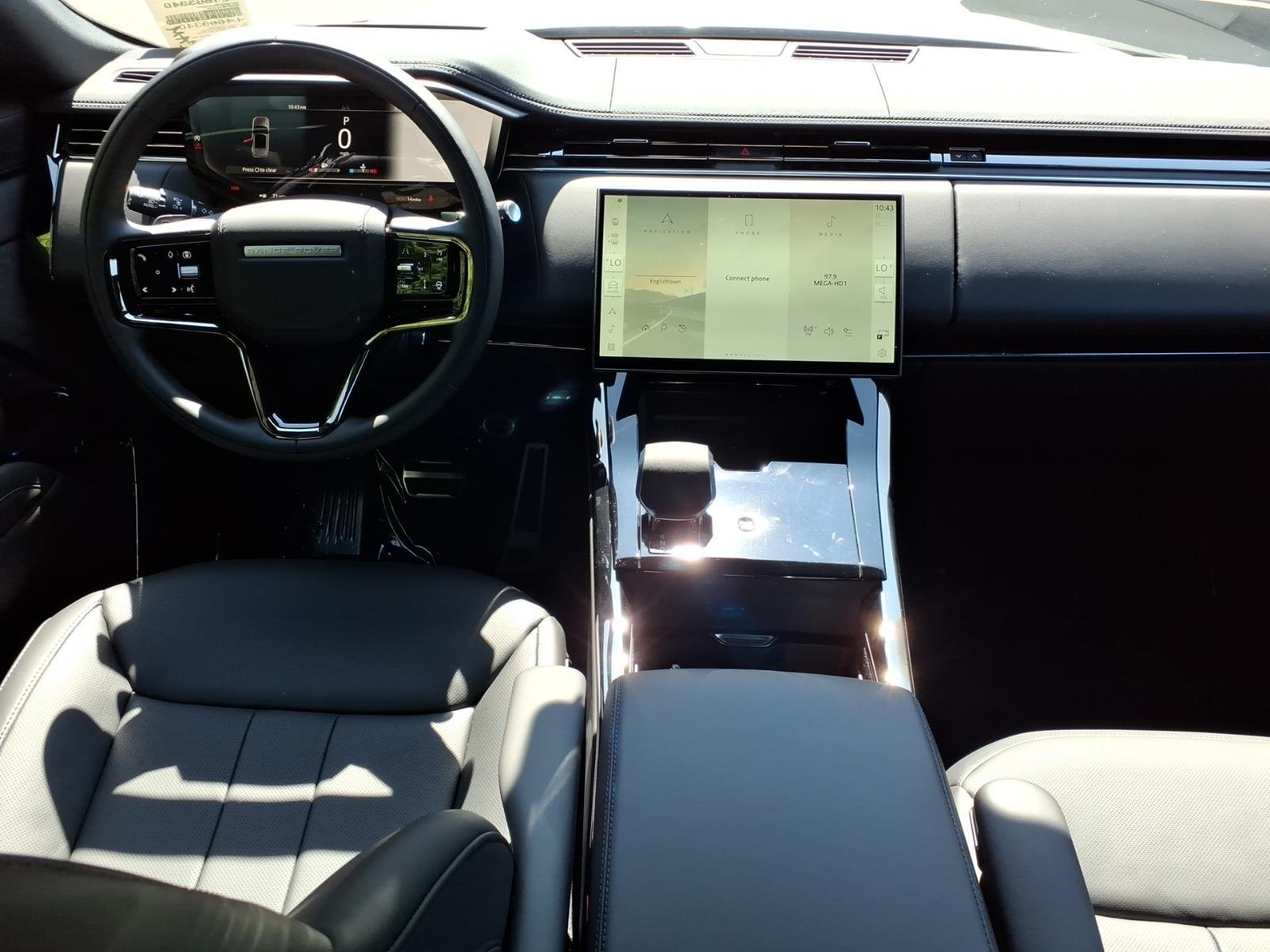 New 2026 Fuji White LAND ROVER Dynamic SE image 4