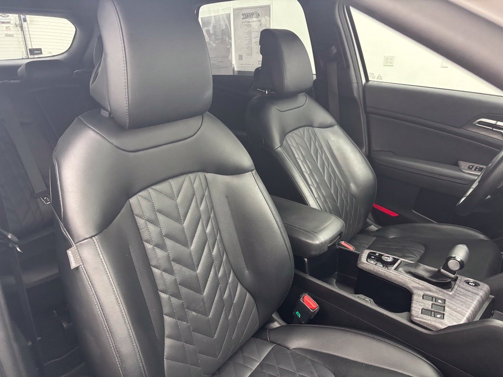 Used 2023 White Kia X-Line image 34