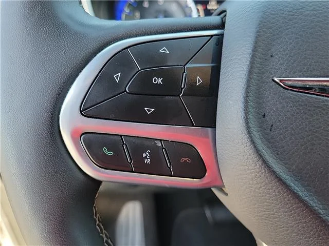 Used 2025 Gray Chrysler Select Front-Wheel Drive Passenger image 19