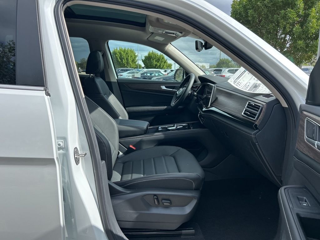 New 2026 White Volkswagen 2.0T SEL image 43
