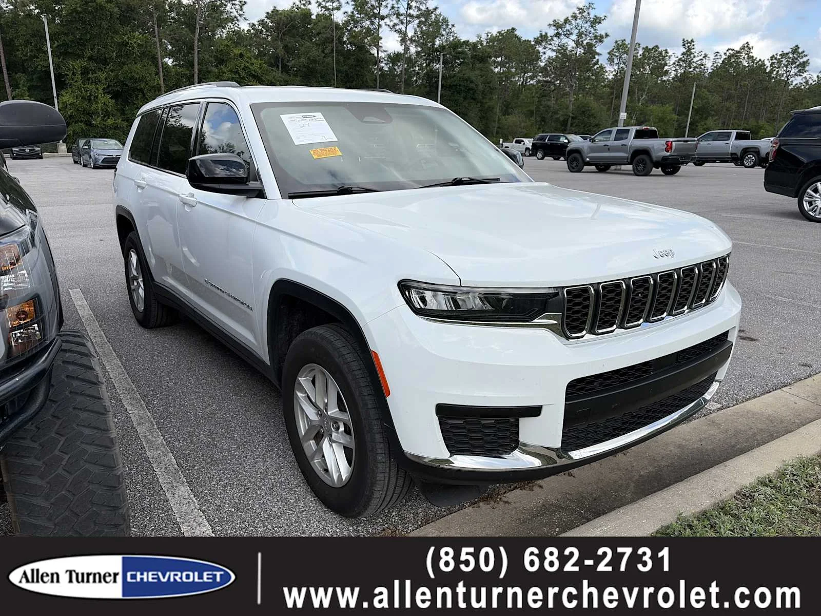 2023 Jeep Grand Cherokee L Laredo 4x4's photo