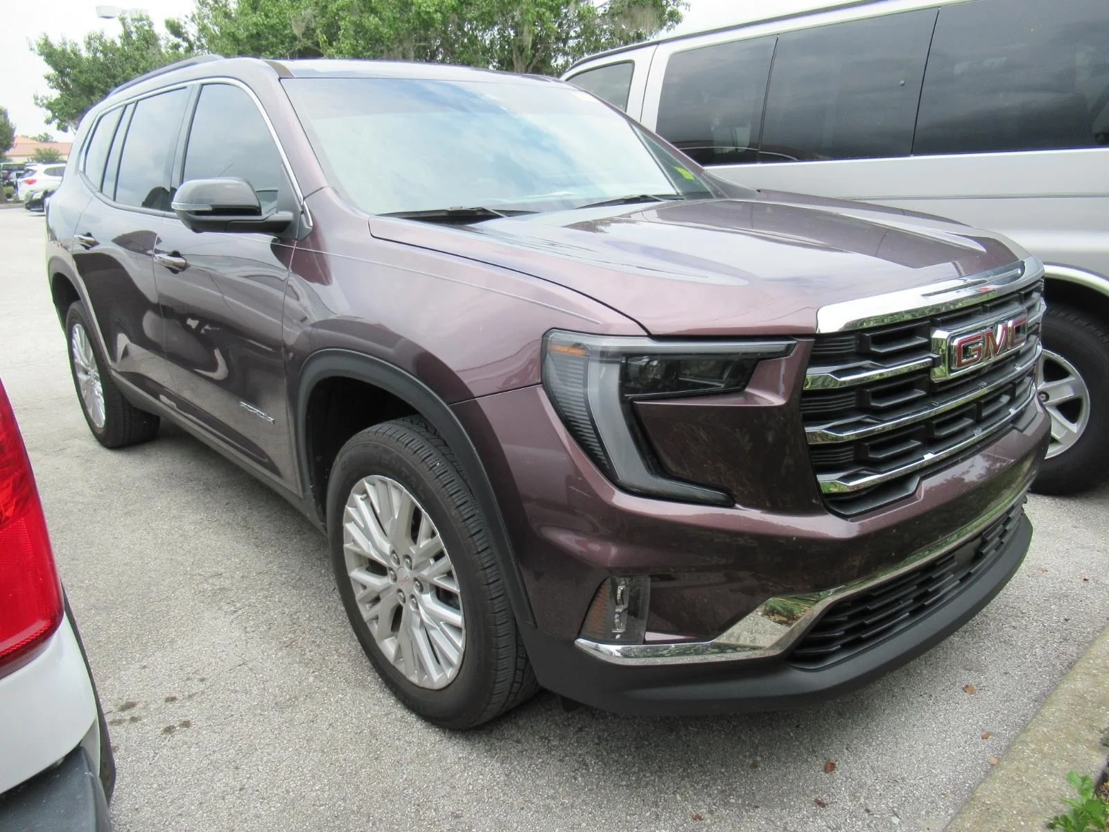 Used 2024  GMC Elevation image 1