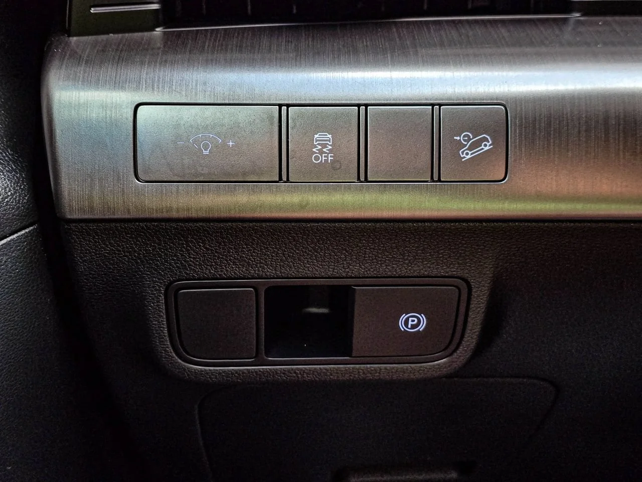 Used 2025  Hyundai SEL image 27