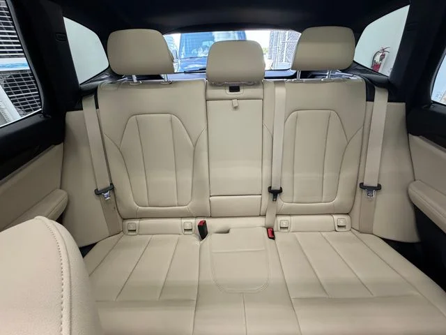 Used 2020 Jet Black BMW xDrive30i image 7
