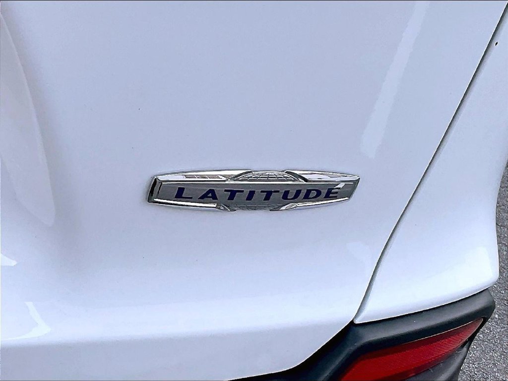 Used 2021 White Jeep Latitude image 28
