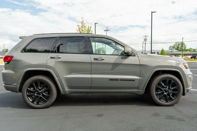 Used 2019 Gray Jeep Altitude image 5