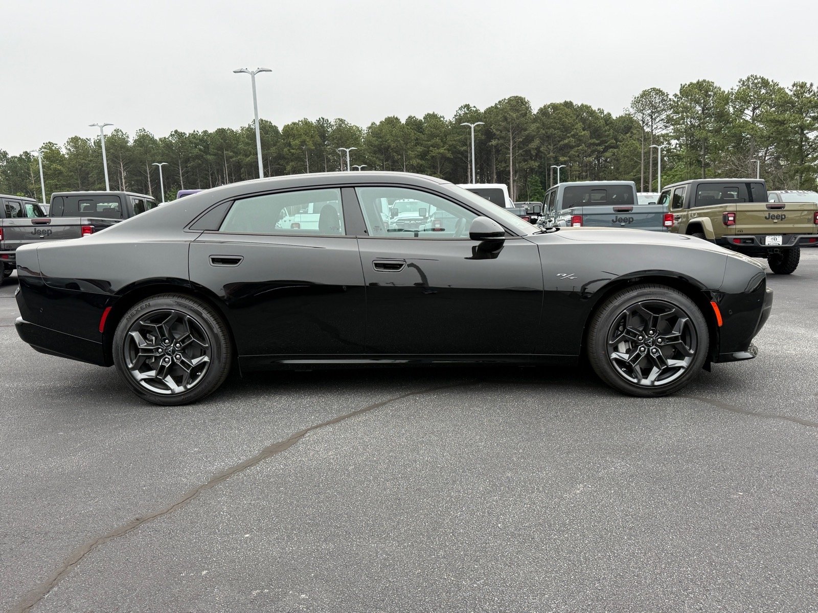 New 2026 Diamond Black Crystal Pearlcoat Dodge R/T 4 Door AWD image 2