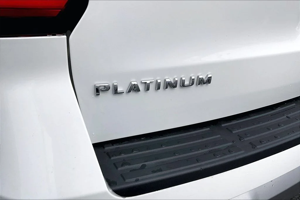 Used 2022 White Ford Platinum image 32