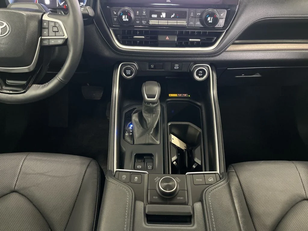 Used 2024 Silver Toyota Platinum image 11