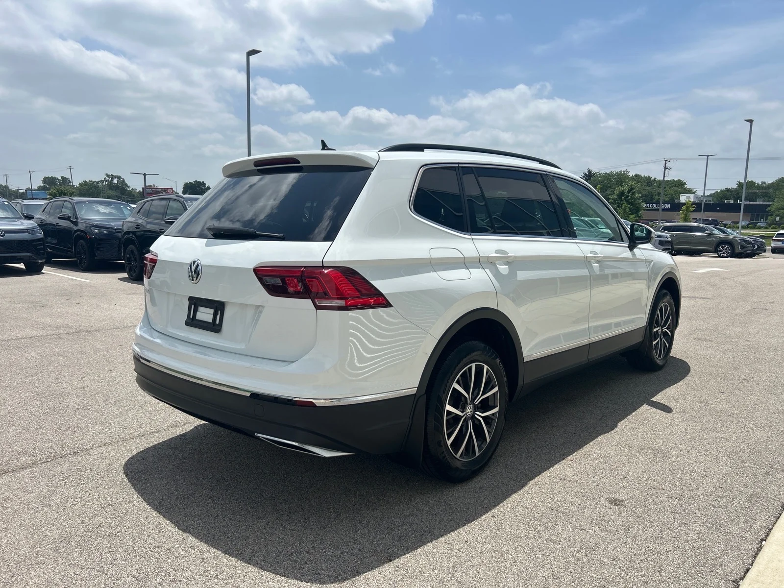 Used 2020 Pure White Volkswagen SE 4Motion image 5