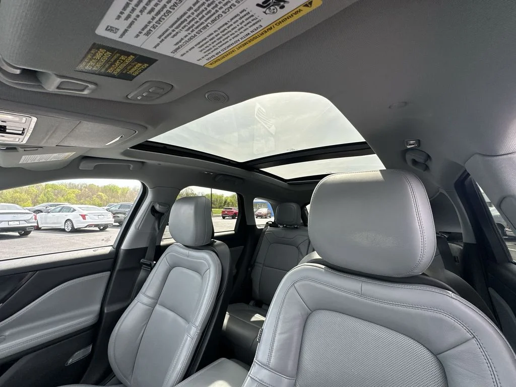 Used 2020 Silver Lincoln Reserve image 22