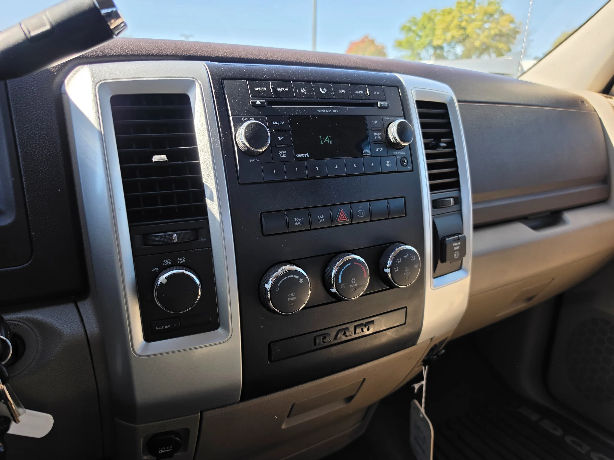 Used 2009 Austin Tan Pearlcoat Dodge SLT image 11
