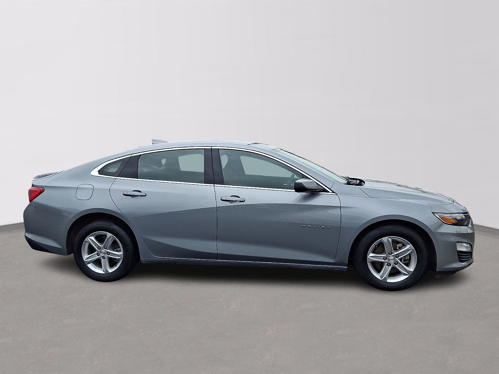 Used 2024 Mineral Gray Metallic - G5D Chevrolet FWD 1LT image 7