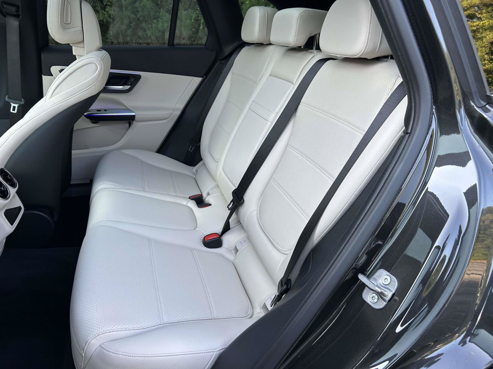 New 2027 Graphite Grey Metallic Mercedes-Benz GLC 300 SUV image 37
