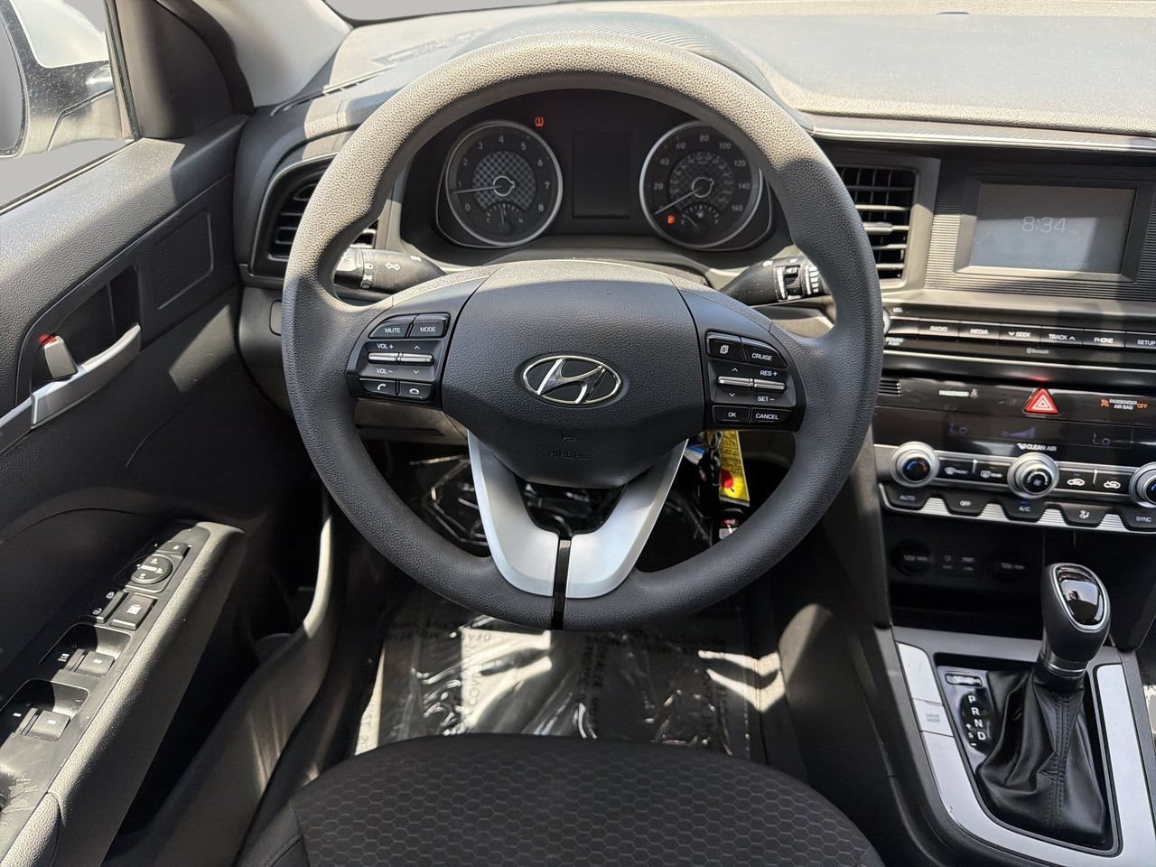 Used 2020 Quartz White Pearl Hyundai SE image 12