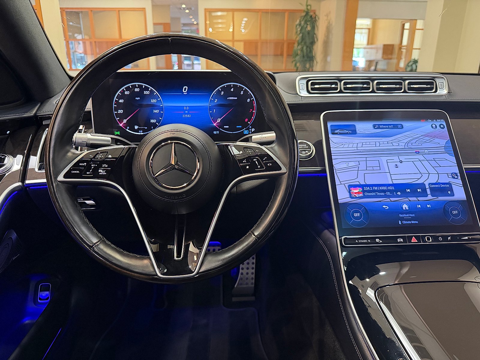 Certified Used 2023 MANUFAKTUR Diamond White Mercedes-Benz 4MATIC® image 13