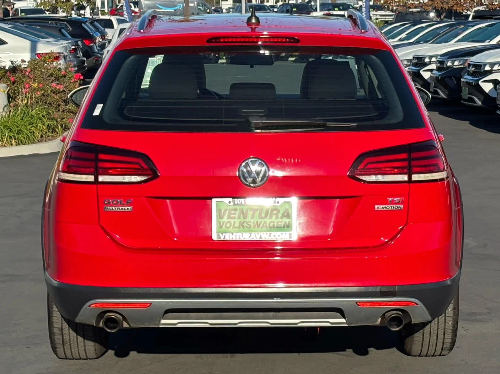 Used 2018 Tornado Red Volkswagen SE image 5