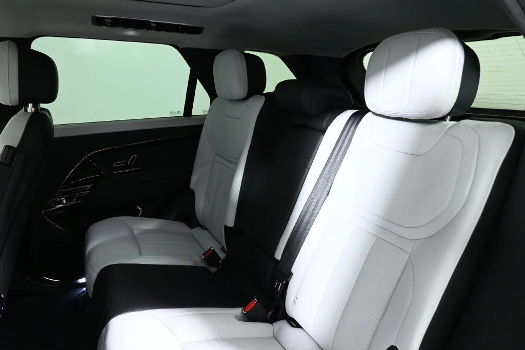 Used 2024 Green Land Rover Autobiography image 4