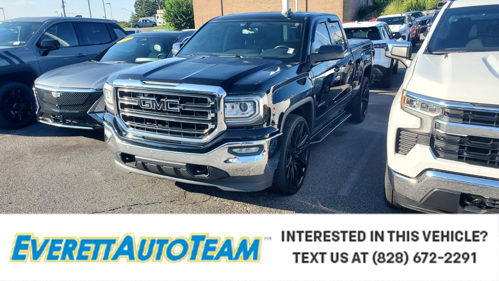 Used 2017 ONYX BLACK GMC SLE image 1