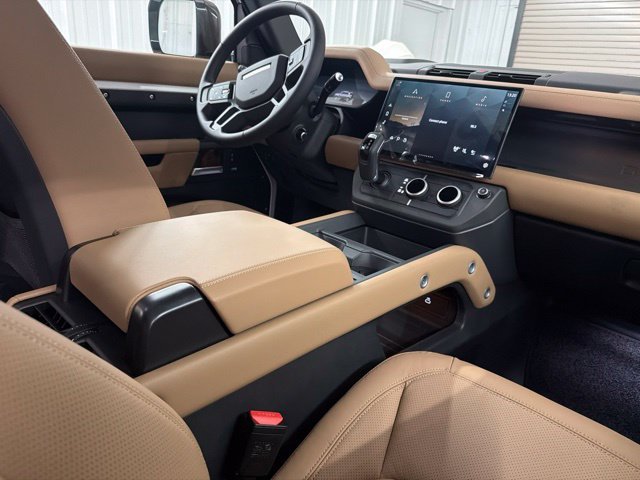 New 2026 Fuji White Land Rover X-Dynamic SE image 21
