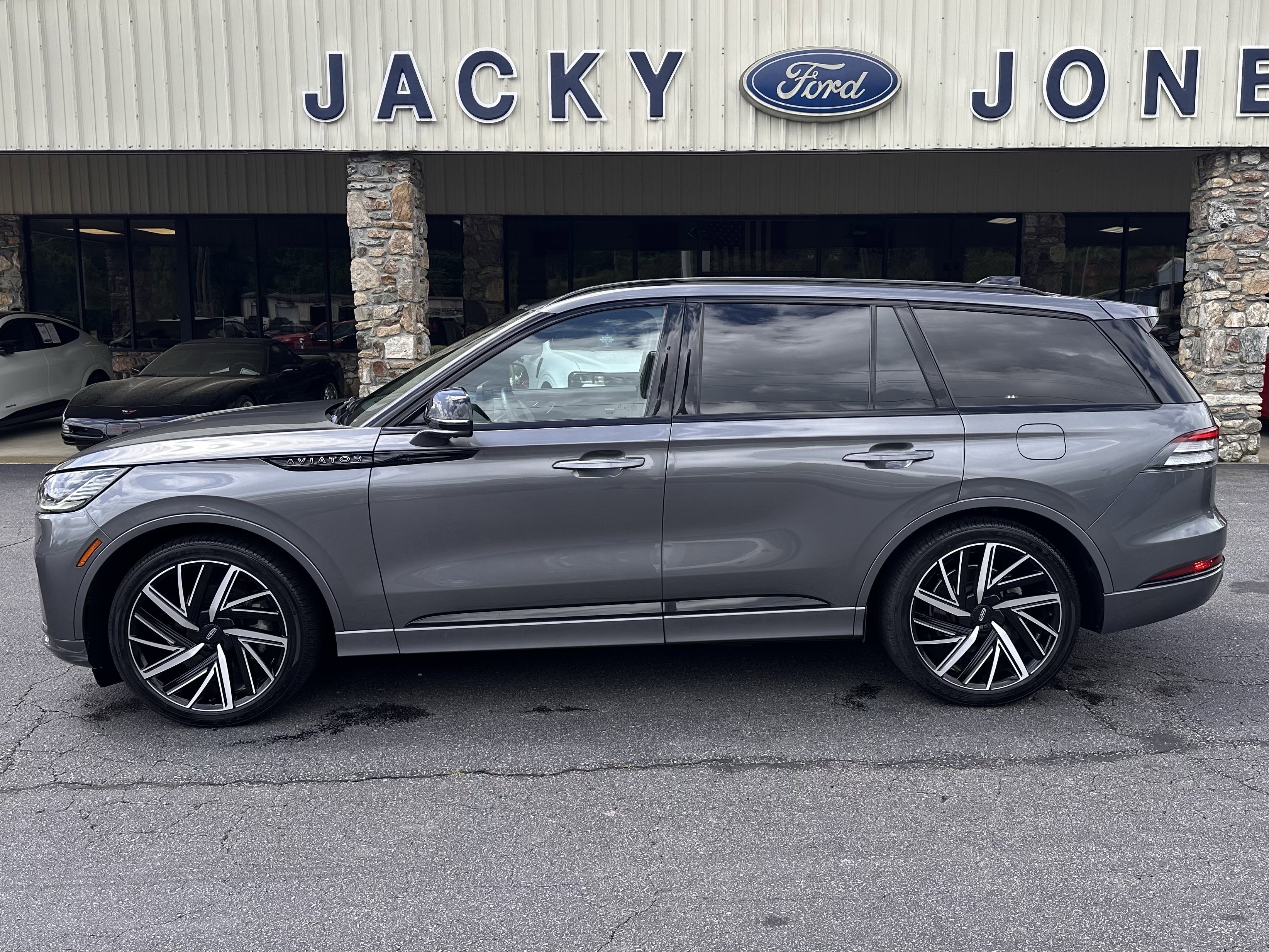 2025 Lincoln Aviator Black Label AWD's photo