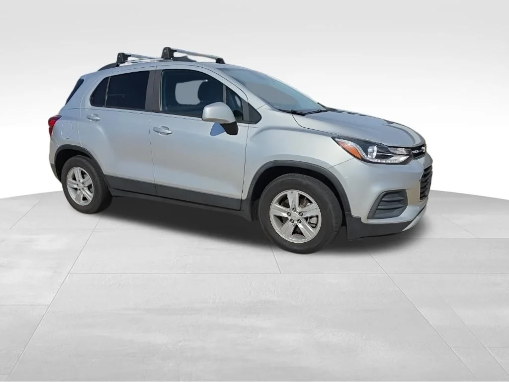 Used 2021 Silver Chevrolet LT image 4