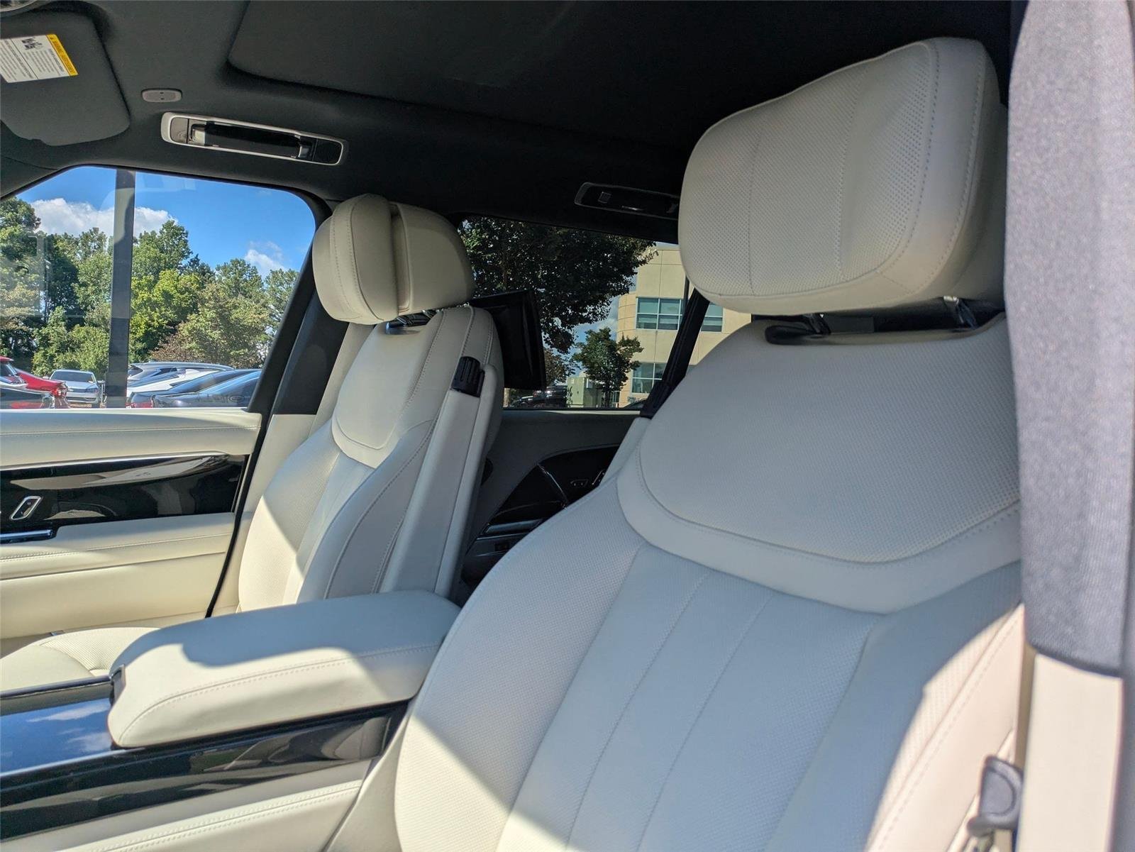 New 2026 Ostuni Pearl White Land Rover Autobiography image 14