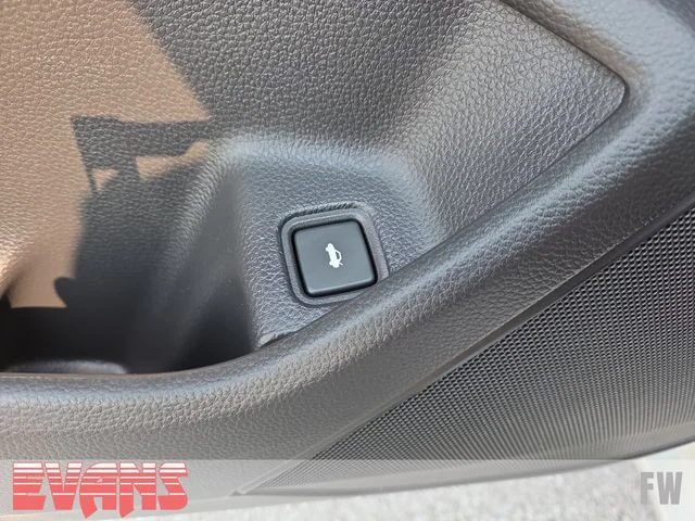 Used 2021 White Honda Base image 18