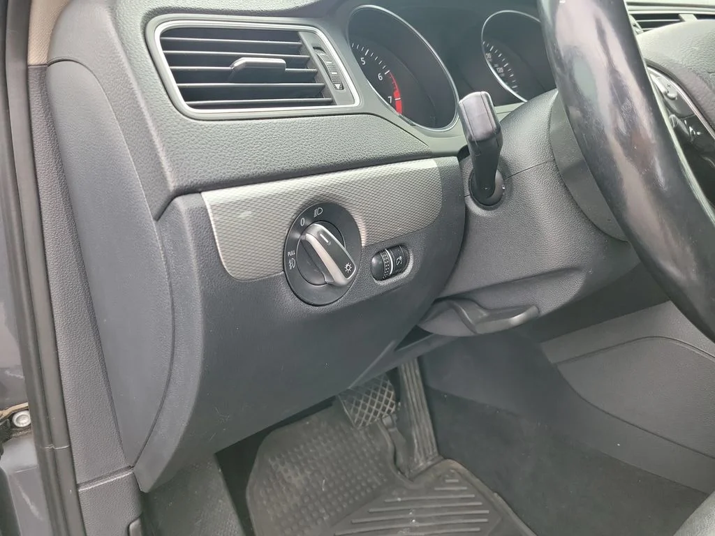 Used 2015 Gray Volkswagen 1.8T SE image 23