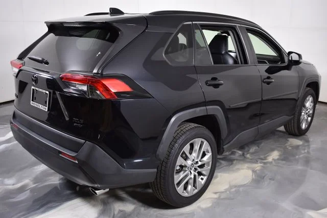 Used 2021 Black Toyota XLE Premium image 10