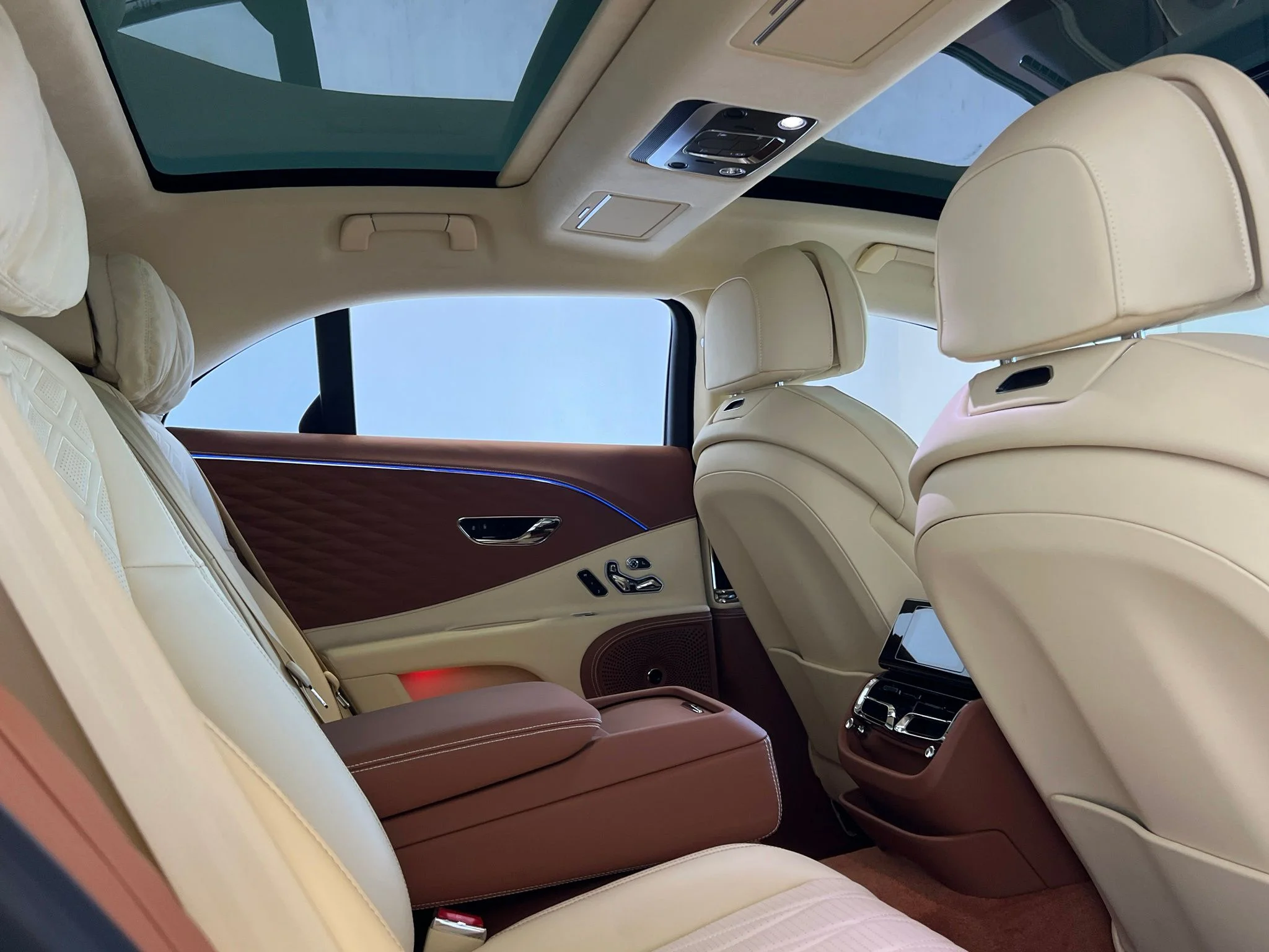 Used 2023 Gold Bentley Speed image 24