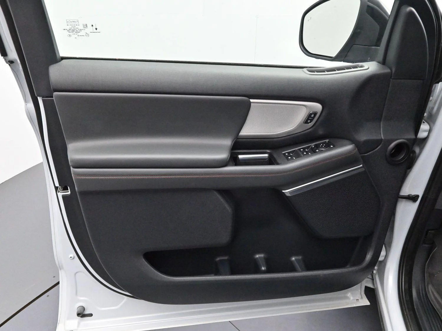 Used 2025 Space Silver Metallic Ford Active image 9