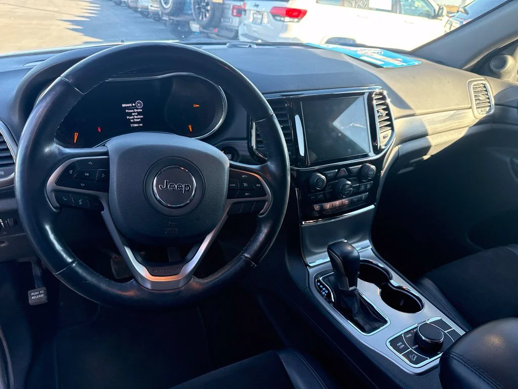 Used 2022 White Jeep Laredo X image 4