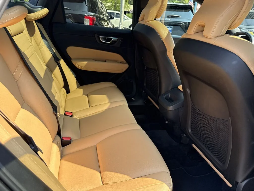Used 2019 Gray Volvo T6 Momentum image 28