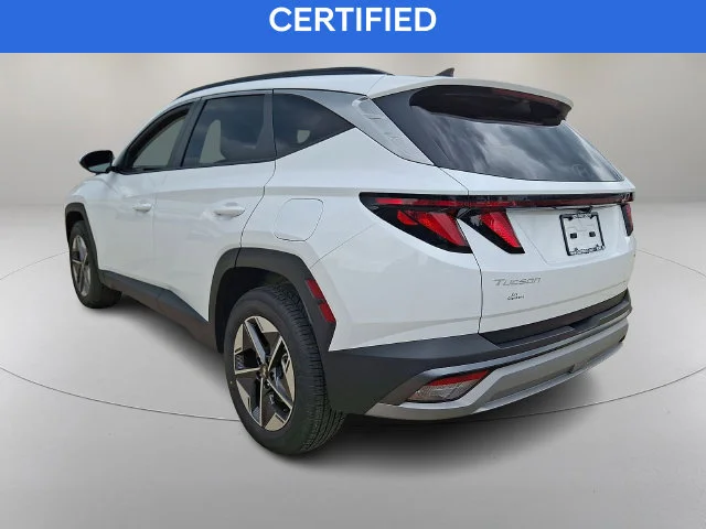 Used 2025 White Hyundai SEL image 7